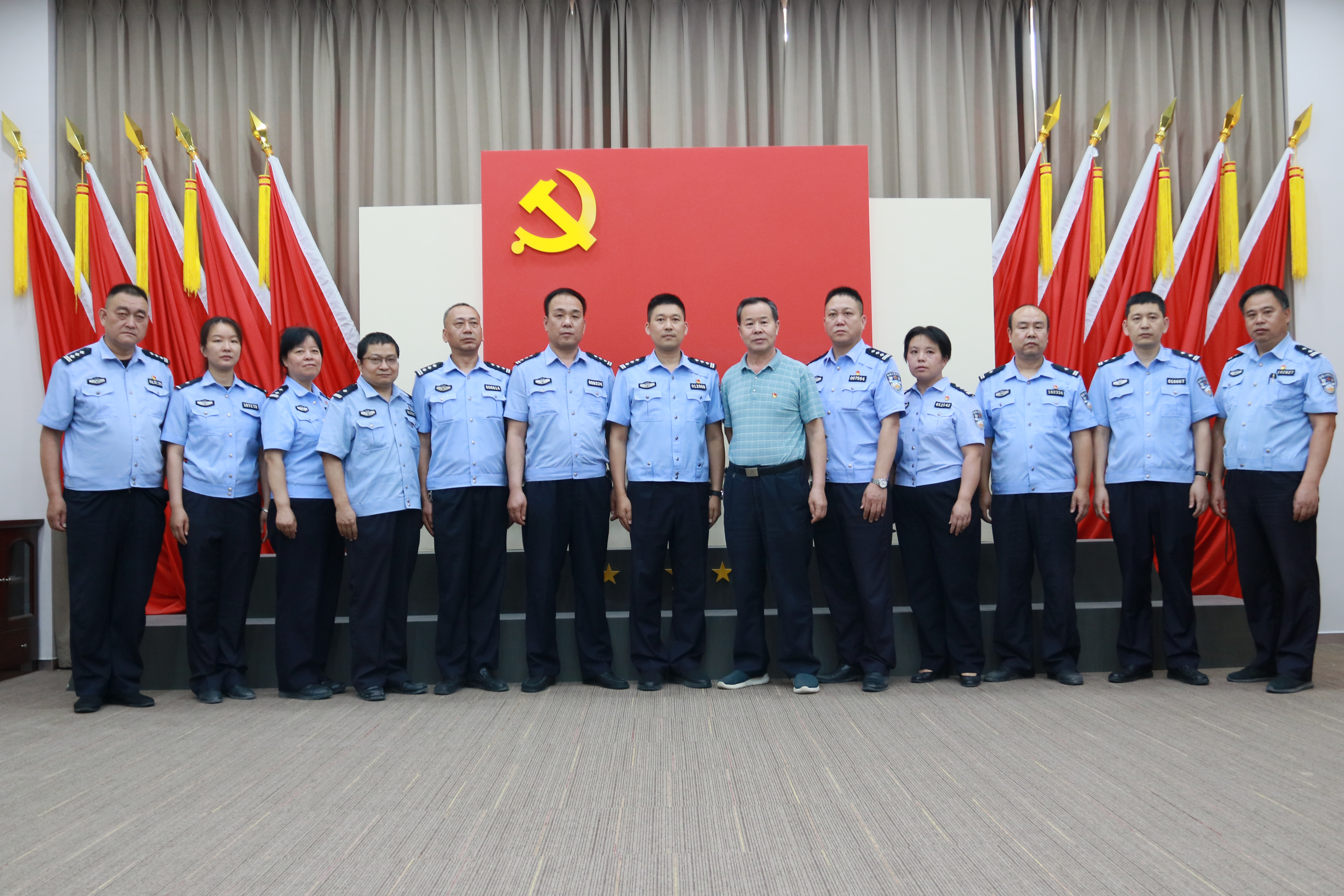 新蒲建設(shè)集團(tuán)黨支部與汝河路派出所黨支部“學(xué)黨史、知黨恩、跟黨走”主題警企黨建聯(lián)建共建活動